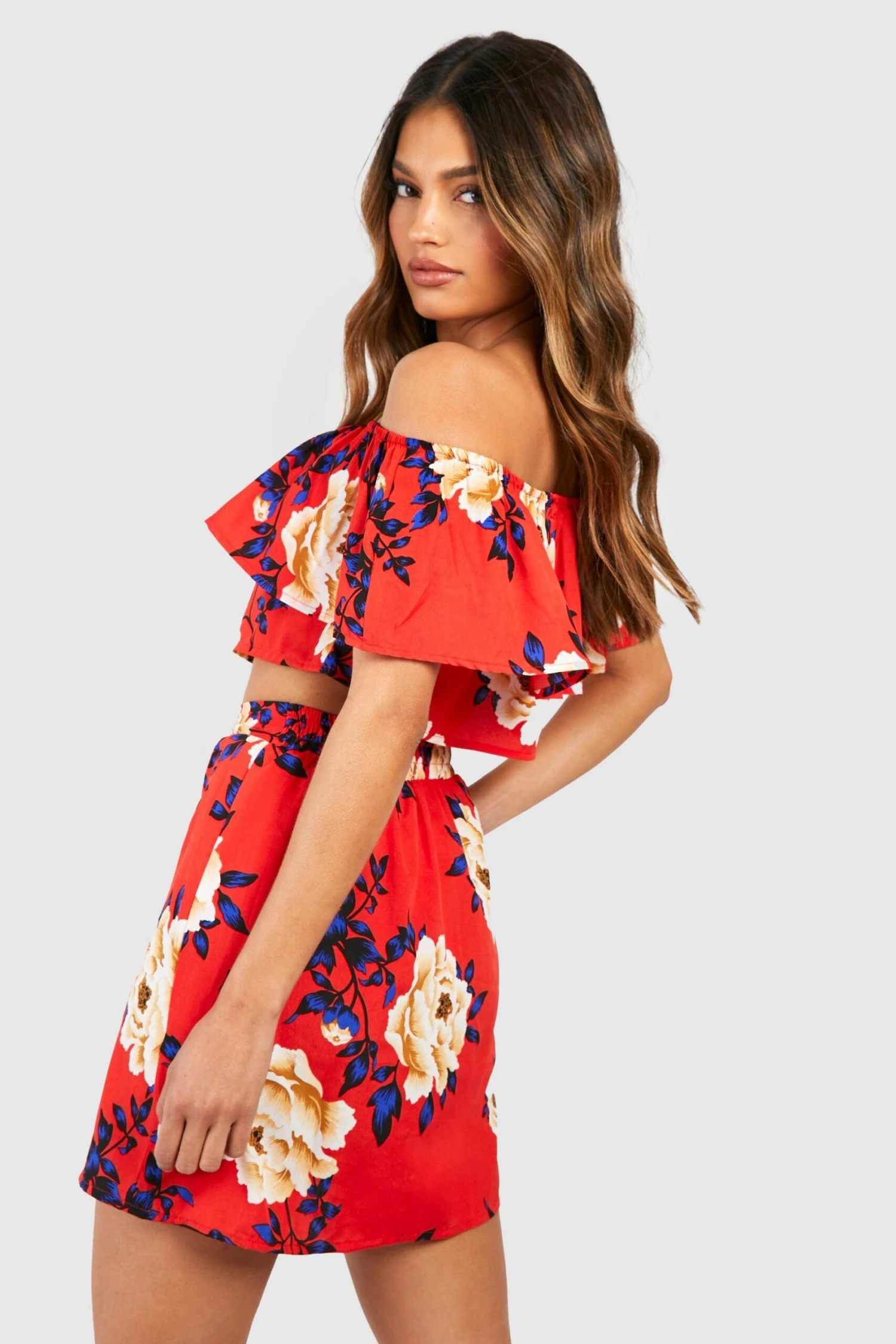 BOOHOO Ensemble à Imprimé Fleuri Avec Top Volanté Et Mini-jupe 4 BOOHOO Ensemble à Imprimé Fleuri Avec Top Volanté Et Mini-jupe – Image 2