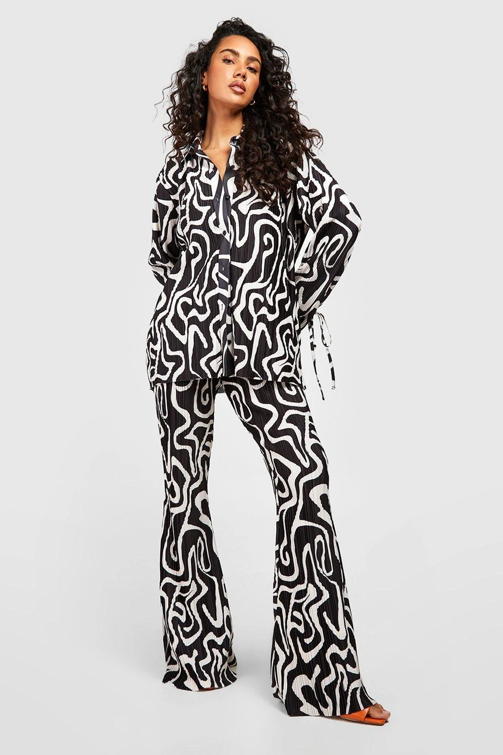 Chemise Plissée Nouée à Imprimé Abstrait 5 Chemise Plissée Nouée à Imprimé Abstrait – Image 3