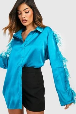Chemise Satinée à Plumes