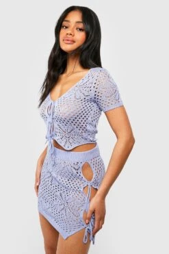 Ensemble Fleuri En Maille Avec Cardigan à Lacets Et Mini-jupe